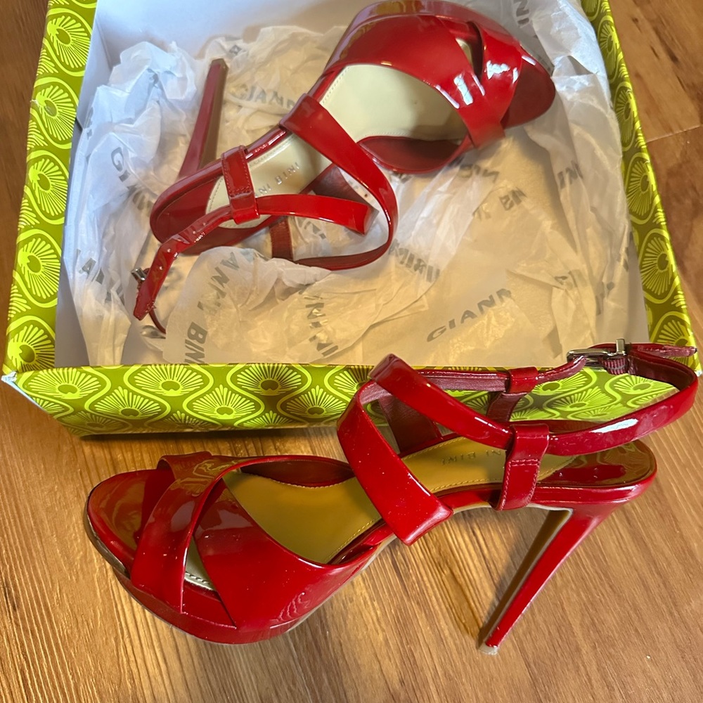 Only worn twice nice red heels